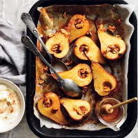 Roasted Pears with Honey and Walnuts